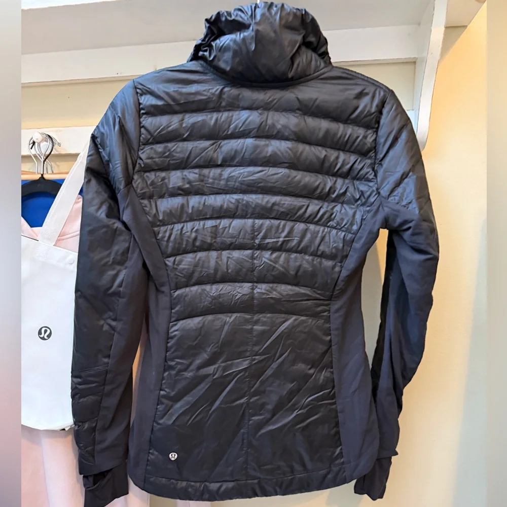 Lululemon Down For A Run Pullover Puffer Black Jacket Size 4 💎EUC! Retail $168 - Picture 3 of 6